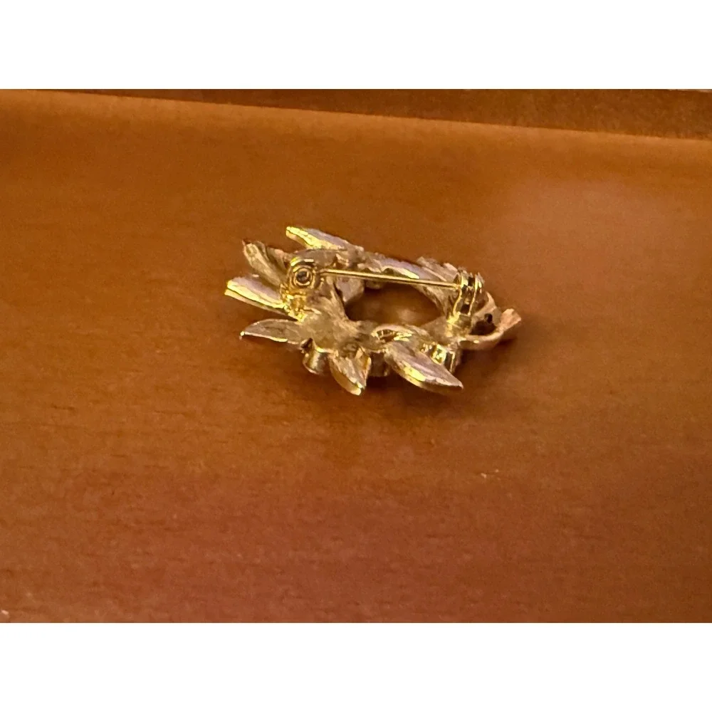 Vintage Gold Tone Multi Color Rhinestone Floral Wreath Brooch Pin Crystal Flower